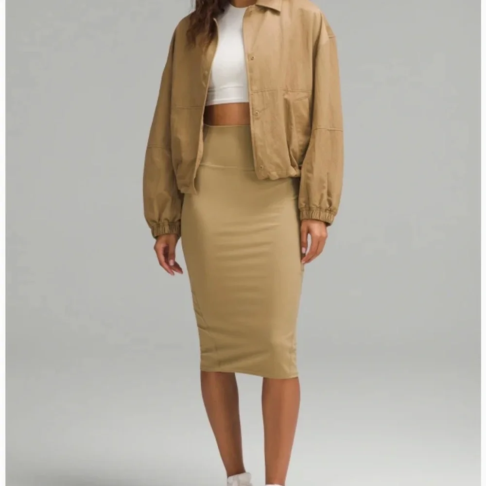 NWT LULULEMON Nulu Slim-Fit High-Rise Skirt Color Filbert Tan Size 12